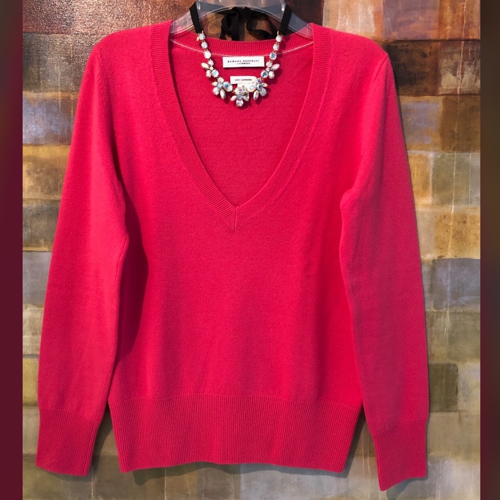 BANANA REPUBLIC Pink V-Neck Cashmere Sweater MINT